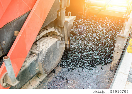 Carrying out repair works: asphalt roller  32916795