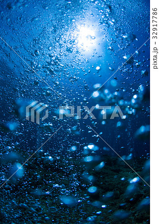 バブルシャワー 32917786