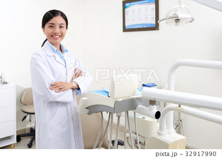 Pretty doctor 32917990