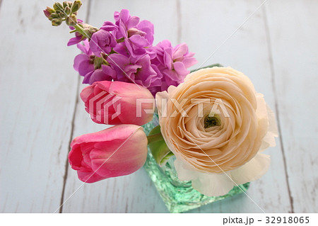 春のフラワーアレンジメント 32918065