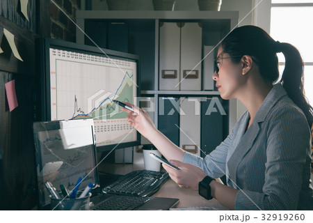 glasses lady in suit sitting computer glasses lady in suit sitting computer 32919260
