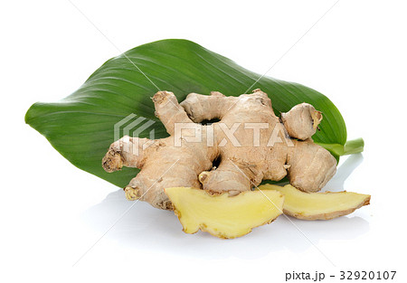 ginger with leaf on white background 32920107