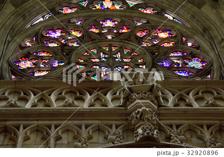 Interior of gothic St. Vitus cathedral 32920896