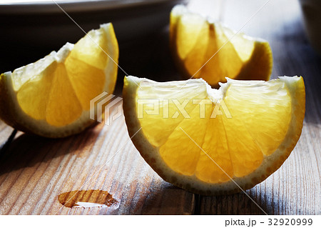 Fresh lemon on a wooden table 32920999