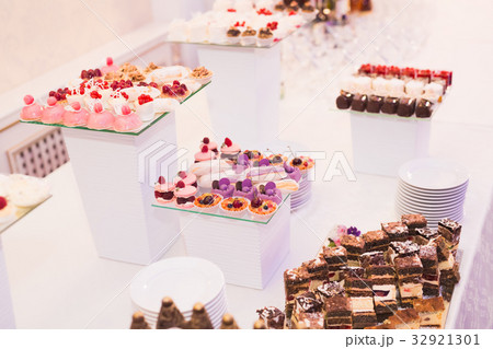 Delicious and tasty dessert table with cupcakes 32921301