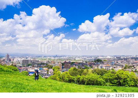 青空が広がる住宅街 青空が広がる住宅街 32921305