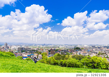 青空が広がる住宅街 青空が広がる住宅街 32921306