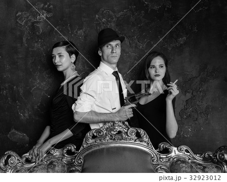 Detective story shooting in studio.  32923012