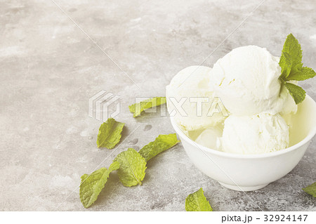 Mint ice cream in bowl on a gray background Mint ice cream in bowl on a gray background 32924147
