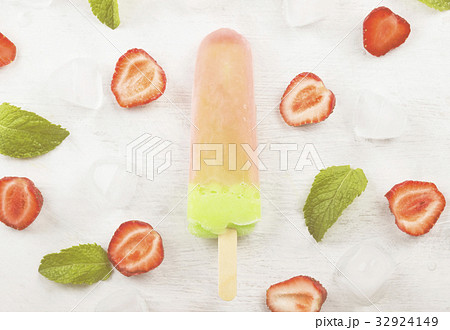 Multi-colored popsicles on a white background 32924149