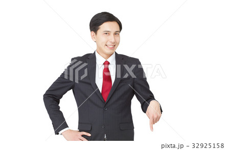 男性 ビジネス 指差し 男性 ビジネス 指差し 32925158