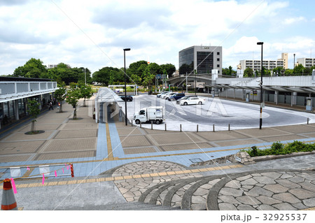 つくばエクスプレス つくば駅前広場ロータリー 32925537