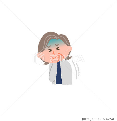 吐き気がしている高齢の女性 32926758