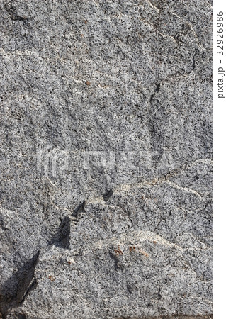 荒い岩肌 32926986