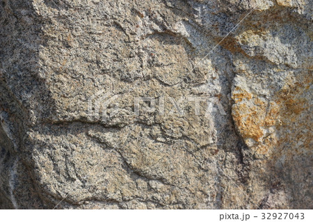 荒い岩肌 32927043