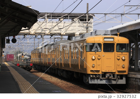 濃黄色の山陽本線115系(AU13Eクーラー搭載) 濃黄色の山陽本線115系(AU13Eクーラー搭載) 32927532