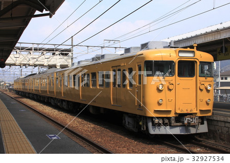 濃黄色の山陽本線115系（AU13Eクーラー搭載） 32927534