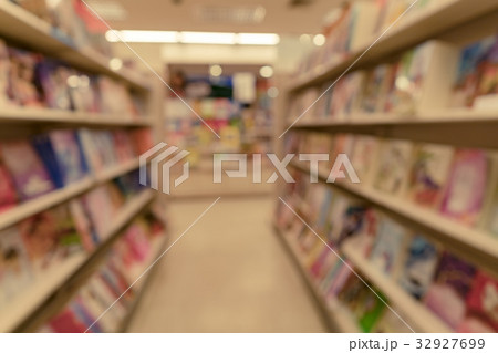 Blurred image of book store Blurred image of book store 32927699