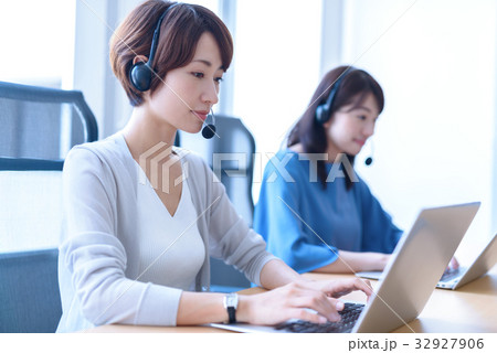 ビジネスシーン オペレーター ビジネスシーン オペレーター 32927906