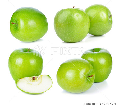 Green apple isolated on white 32930474