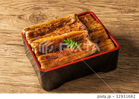 最高級国産鰻の蒲焼　Grilled eel of the finest Japanese 32931662
