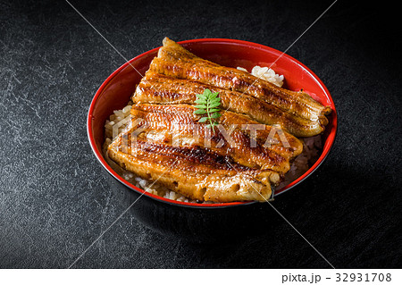 最高級国産鰻の蒲焼 Grilled eel of the finest Japanese 最高級国産鰻の蒲焼 Grilled eel of the finest Japanese 32931708