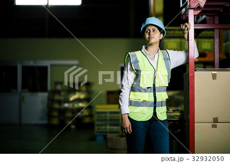 外国人労働者 32932050