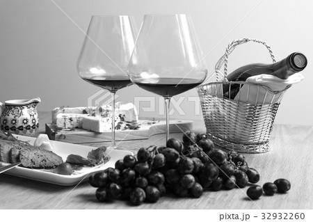 赤ワインと夕食 32932260