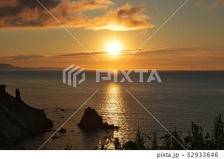 　小樽市祝津の夕日 32933646