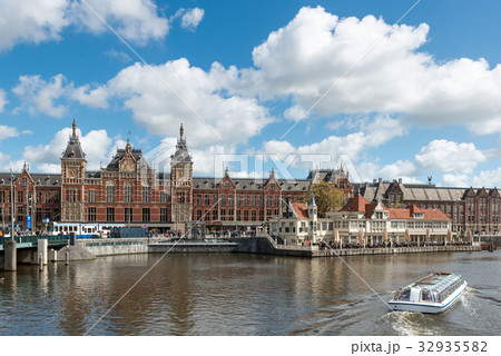 Amsterdam central railway station, Netherlands Amsterdam central railway station, Netherlands 32935582