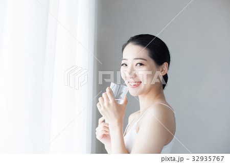女性 歯磨き デンタルケア 女性 歯磨き デンタルケア 32935767