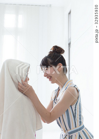 お風呂上りの女の子イメージ 32935930