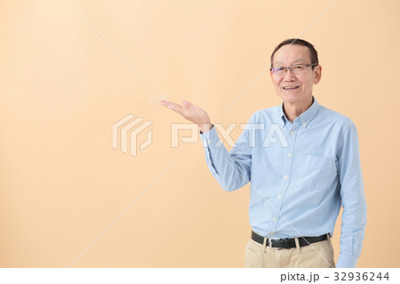 シニア男性 32936244