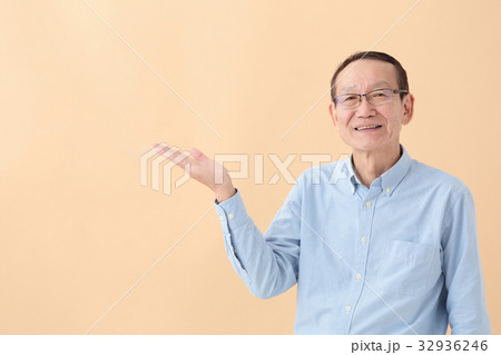 シニア男性 32936246