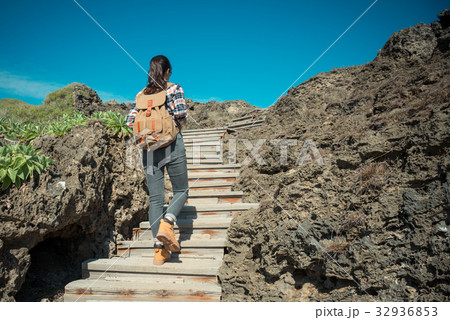 freedom adventure blogger traveler woman 32936853