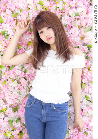 若い女性 ヘアスタイル 若い女性 ヘアスタイル 32937975