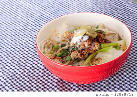 chicken noodles in soup thai style chicken noodles in soup thai style 32939718