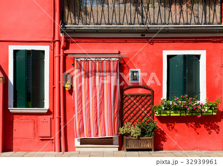 Red house on Burano Red house on Burano 32939961