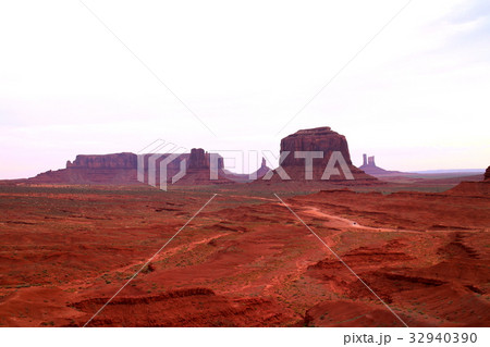 モニュメント・バレー　アメリカ大陸グランドサークル 32940390
