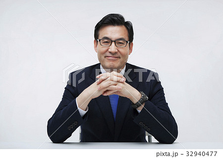 笑顔 微笑 微笑み 32940477