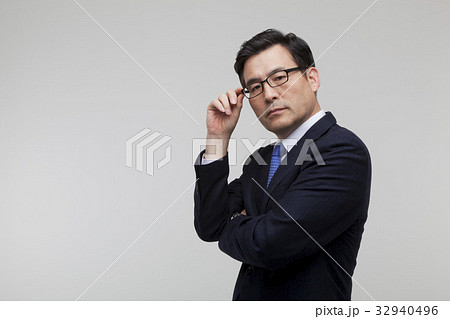 笑顔 微笑 微笑み 32940496