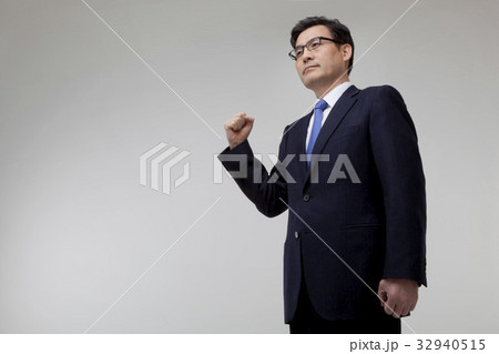 ビジネスマン ファイティング ファイト 32940515