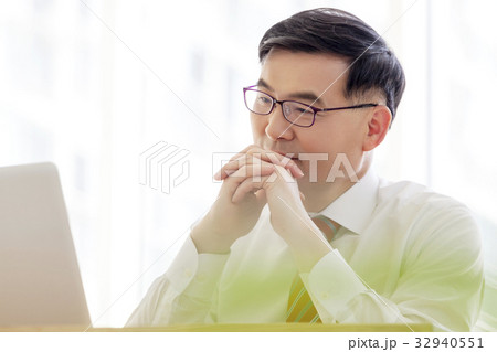 笑顔 微笑 微笑み 32940551