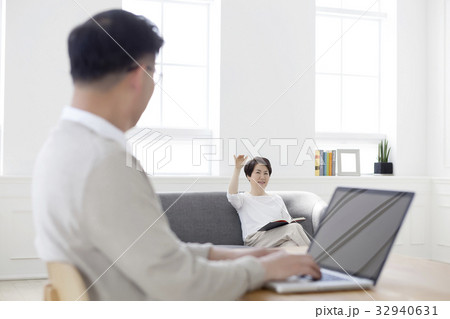 ノートパソコン ノートブック 読書 32940631