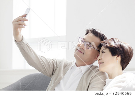 夫婦 iPhoneの iPhone 32940669