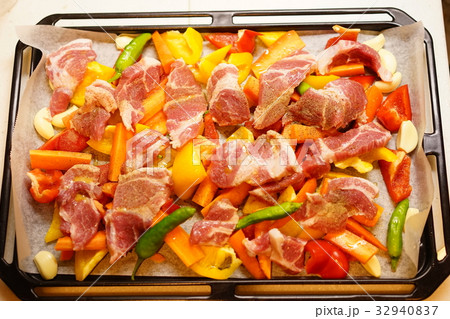 ホームメイドオーブン豚肉料理 32940837
