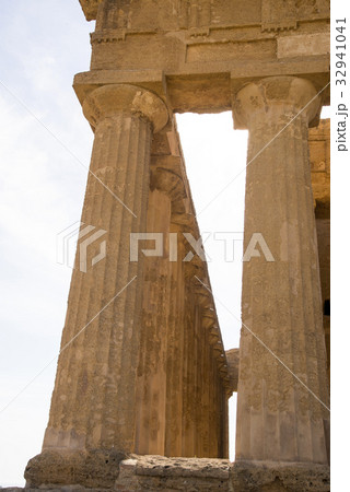 Ruins of Concord Temple in Agrigento 32941041