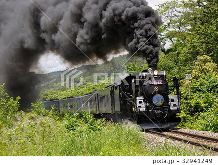 登坂で爆煙を噴くSL銀河 登坂で爆煙を噴くSL銀河 32941249
