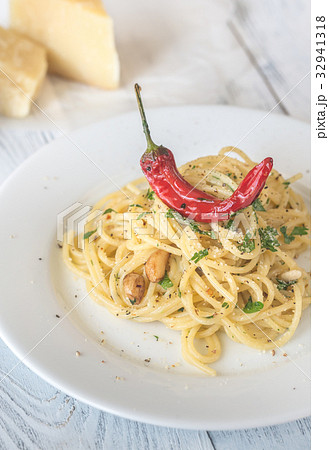 Spaghetti aglio olio e peperoncino 32941318