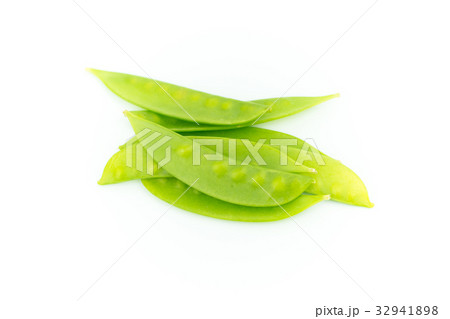 Snow peas isolated on white background 32941898